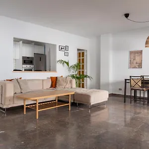 https://precioso-y-amplio-tico-en-el-centro-de-la-ciudad.tenerifehoteles.net